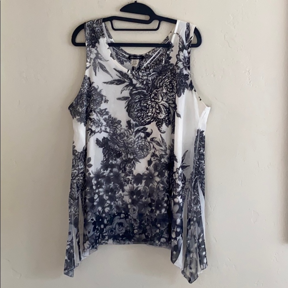 Black & white Floral Tunic size XL